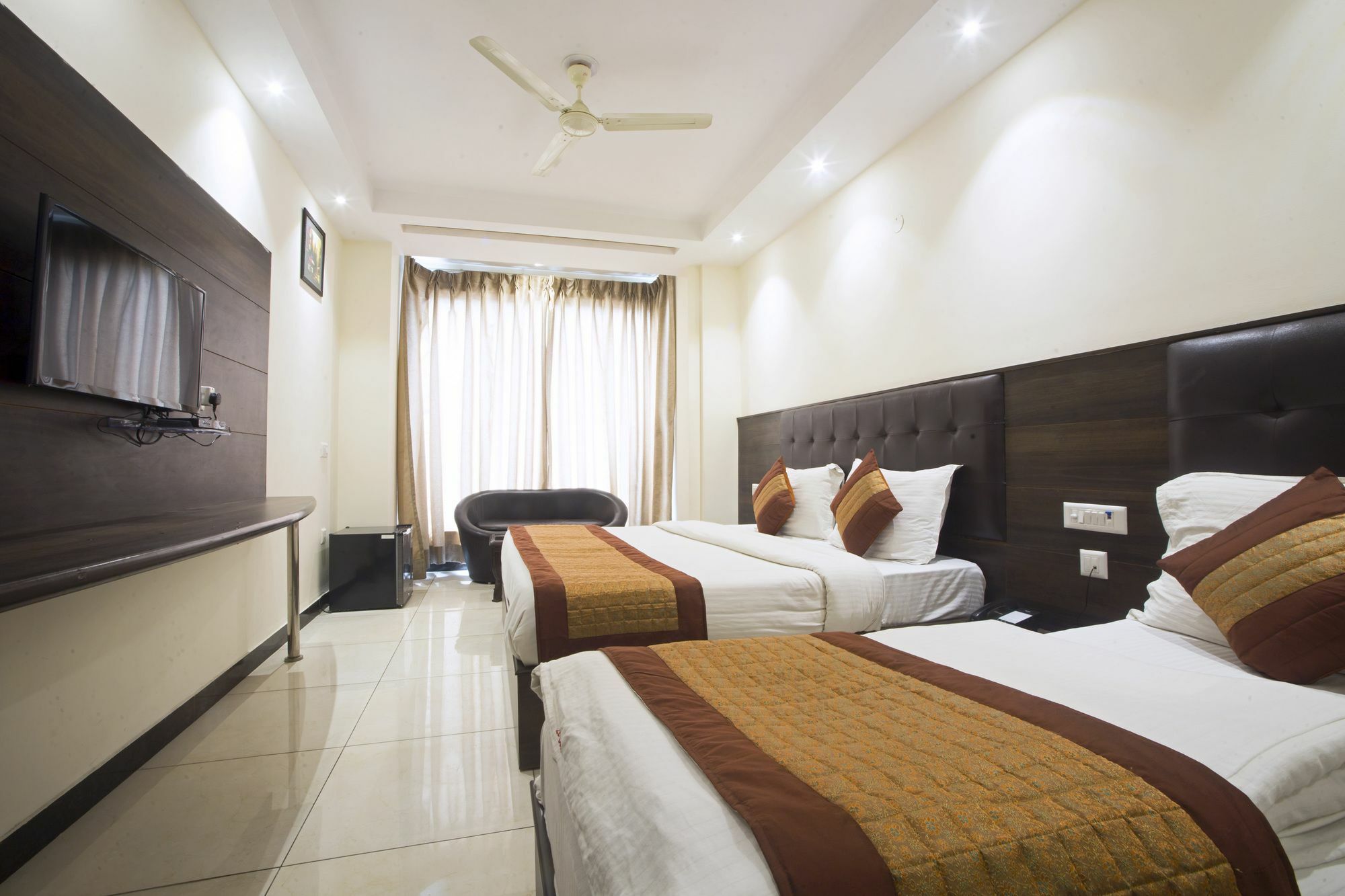 Отель Fabexpress Le Continental Paharganj Нью-Дели Экстерьер фото